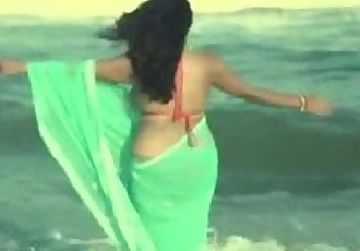indyjski gorąca żona Gina przejebane na Plaża - 2 min