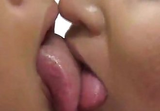 Japon teen lezbiyen Öpücük - 9 min