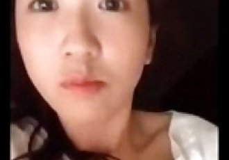Inocente Coreano Adolescente squirting en webcam - camgirlscom - 3 min