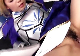 Japanisch Babe in uniform gefingert - 8 min