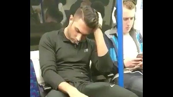 jogador gostoso dormindo de mala dura keine U-Bahn