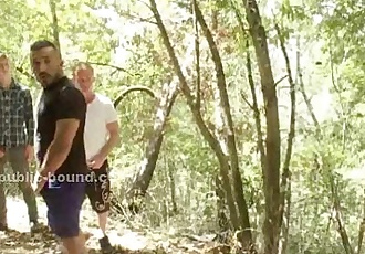 casal de gays Pego no o floresta