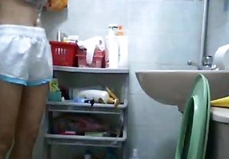 hiddencam young girl in toilet - 55 sec