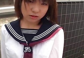 japans Schoolmeisje zuigt haan ongecensureerde 7 min