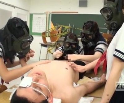 Cfnm الغاز قناع اليابانية المدارس التفتيش مترجمة