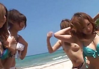 Shiho Kano y chicas Lamer dong y han twats Follada en el Playa 10 min