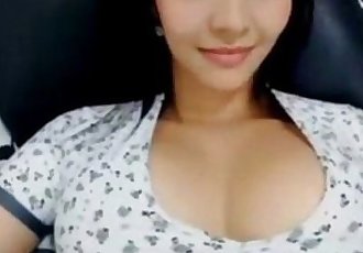 Sevimli Asya teen Oynar ile kendini Üzerinde webcam 6 min