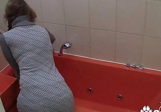Любительское Мамаша мастурбирует в В Ванна на Скрытые camerahd