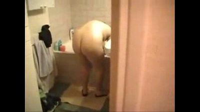 Spying my busty mom fully nude in bathroom - 40 sec