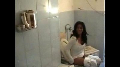 Hot mom Gives heads on the toilet - 7 min