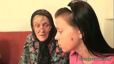 gorąca Kochanie pomaga babcia w do bani A kogut 8 min
