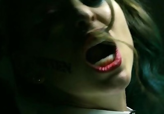 zelfmoord ploeg porno muziek Video een Harley Quinn Hulde