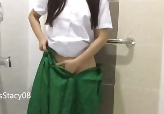 PINAY SCHOOLGIRL SQUIRTS FOR THE FIRST TIME