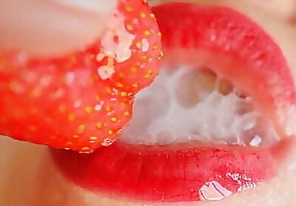 aardbeien met Cum cream. een delicatesse verhaal van Voedsel en sperma fetish. CIM