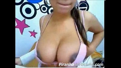 hot chick met groot Tieten masturberen op webcam 1 min 22 sec