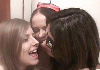 Cadılar Bayramı parti Döner içinde bir lezbiyen orgyhd