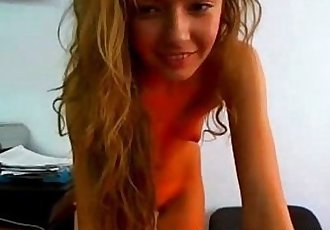 写 薄くオリーブオイルを塗った 金髪 ティーン masturbates 月 webカメラ