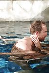 Voluttuosa teen Charlee Monroe ha un appassionato Sesso a il A bordo piscina - parte 2