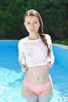 Bela Europeu teen Misha cruz chegando molhado no um piscina festa - parte 2