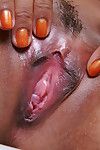 Asiatico prima timer Nyomi ostentando lungo capezzoli mentre esporre clitoride