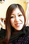 Smiley asiático Adolescente Mai Tutida desvestirse y exponer su Coño en Cerca de hasta
