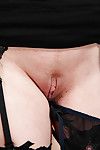 schmutzig blonde Milf ashleigh McKenzie zeigen aus fleischig Schamlippen Lippen in Strümpfe