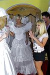 欧洲 lassies 在 的婚礼 衣服 已 一个 狂热 湿 groupsex