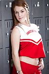 ruiva teen solo menina Kimberly Brix descascar fora Cheerleader uniforme