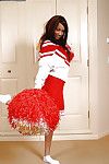 amateur tiener Babe Mya Mason uitkleedt haar rood Cheerleader uniform