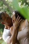 rondborstige Europees Schoonheid Felicia kus het nemen van hardcore anaal geslacht buiten