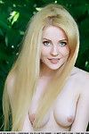 blonde glamour Babe Fay l'amour libérer Minuscule adolescent seins À partir de bikini à l'extérieur - PARTIE 2