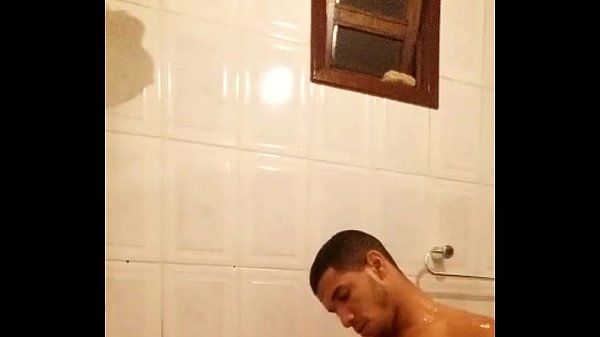 Caiu na net Felipe Souza no banho