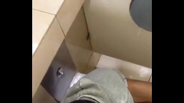 Chinese Boy Sucking Cock In Toilet And Selfie