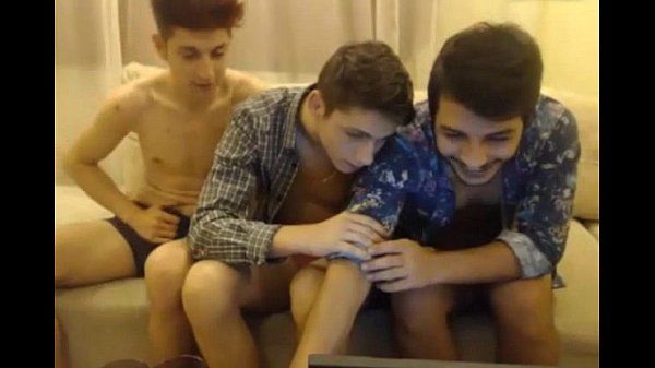3 roemeense Schattig Gay jongens zuigen elke andere haan 1st tijd op camgayfreelivecams.com