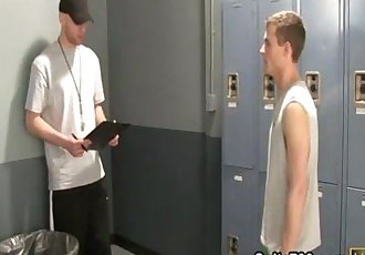 gay jocks brent e Conner Succhiare loro cazzi in locker camera Solo su suite703