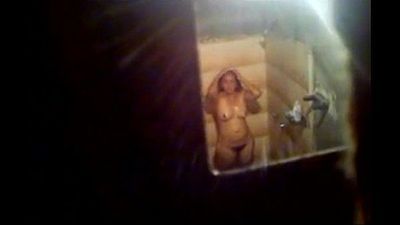 印度 bhabi 赤裸裸的 洗澡 3 min