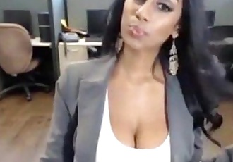 놀라운 흑단 Bitch 섹시한중년여성 하드코어 www.oopscams.com 3 min