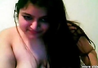 Indian Anusha Bhabhi Webcam expose her boobs - indiansexygfs.com - 5 min