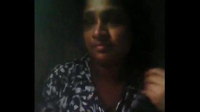 India :Esposa: Mostrando grande Tetas a su marido Móvil Clip wowmoyback 2 min