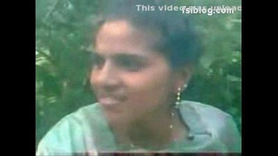 Indische pussy outdoor Mädchen zeigen Titten 24 sec
